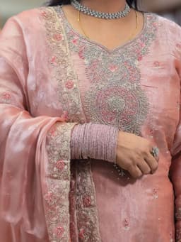 SRIIVA Women Silk Blend Kurta Pant Dupatta Set - Thumbnail 3